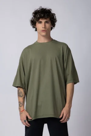 REMERA OVER THEO MILITAR