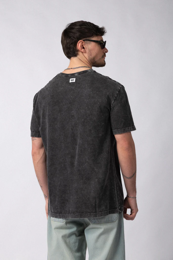 REMERA DARBY NEGRA - Imagen 2