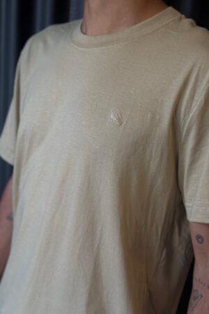 Alternative view of REMERA LEVITT BORDADA CAMEL