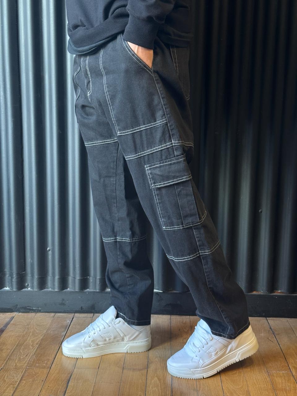 JEANS CARGO NEGRO COSTURA - Imagen 2